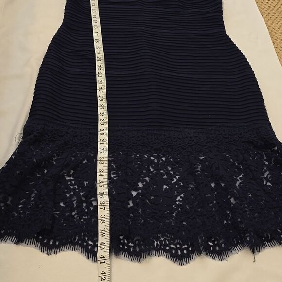 Tadashi Women’s Shoji Navy Lace Ribbed Cocktail Dress Size Large - EUC! - Picture 5 of 9